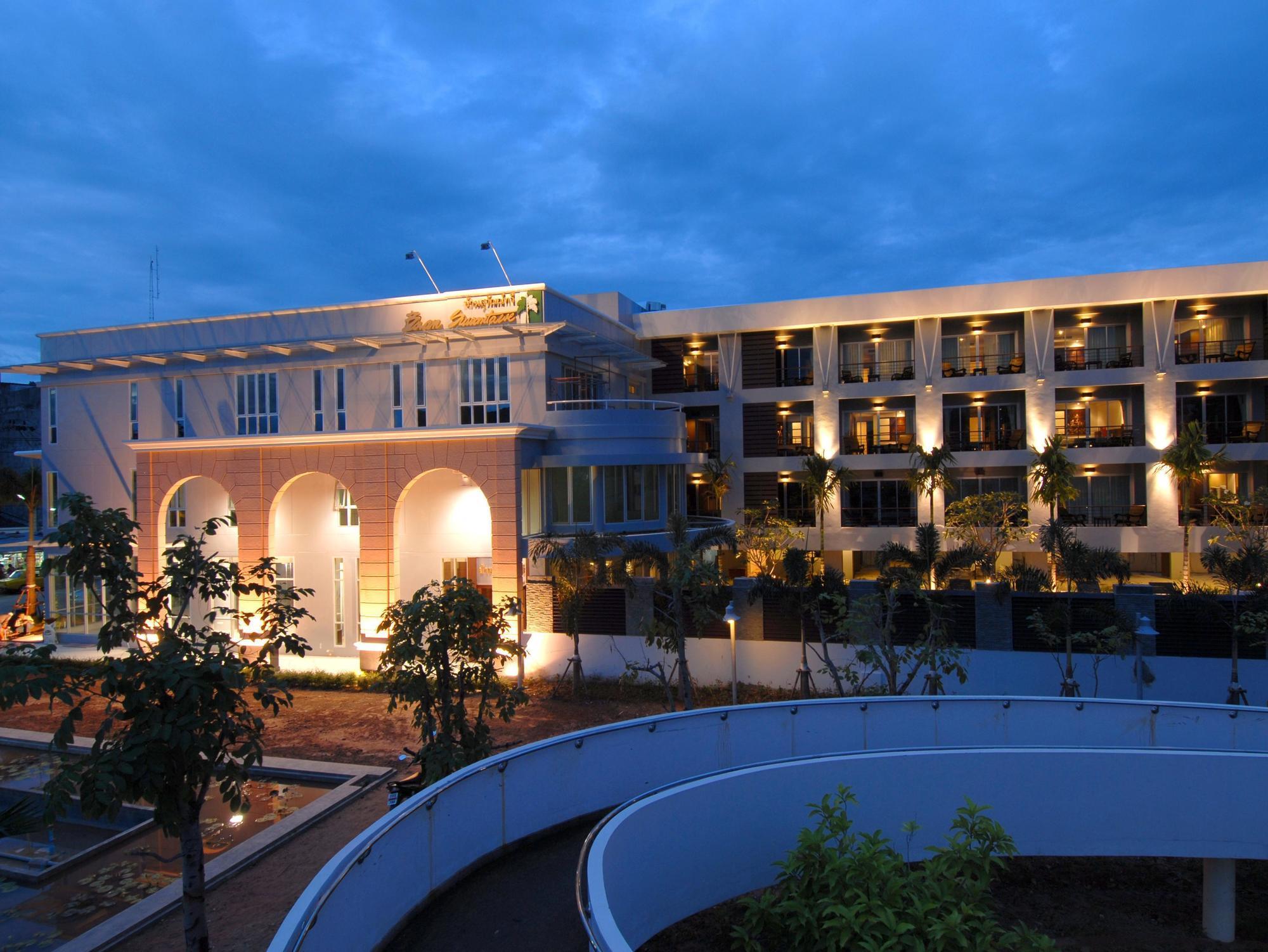 班素旺塔威酒店 布吉 外观 照片
